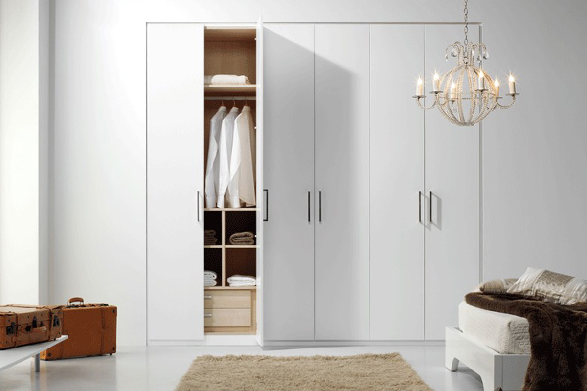 VESTAVĚNÉ SKŘÍNĚ